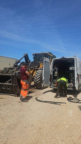 Dépannage flexibles vérin de levage L110H